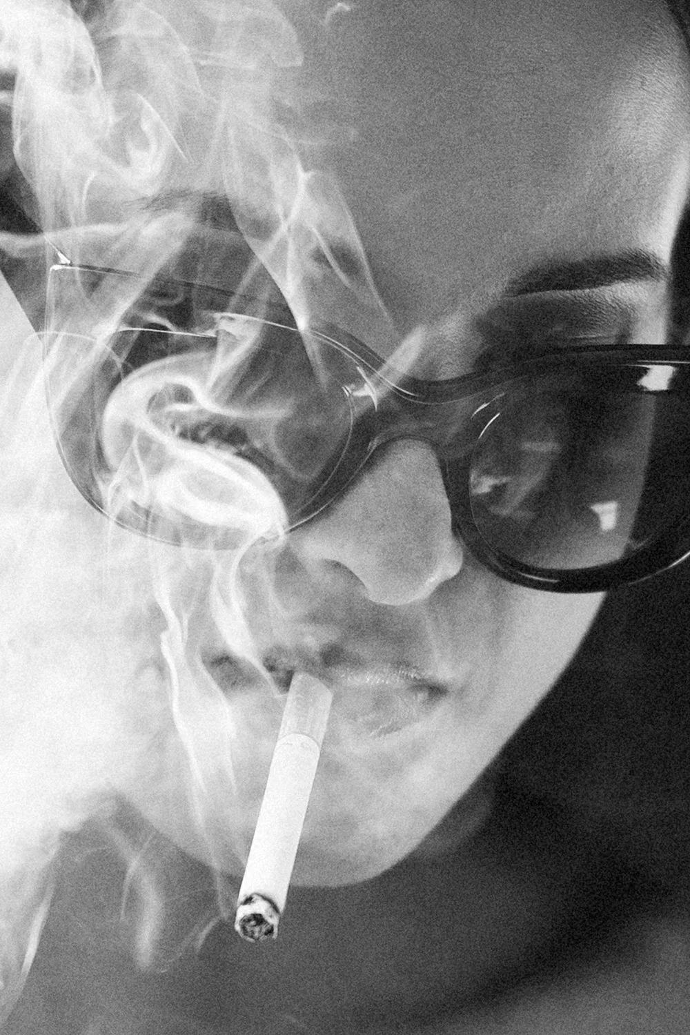 SMOKING HOT - Image 4