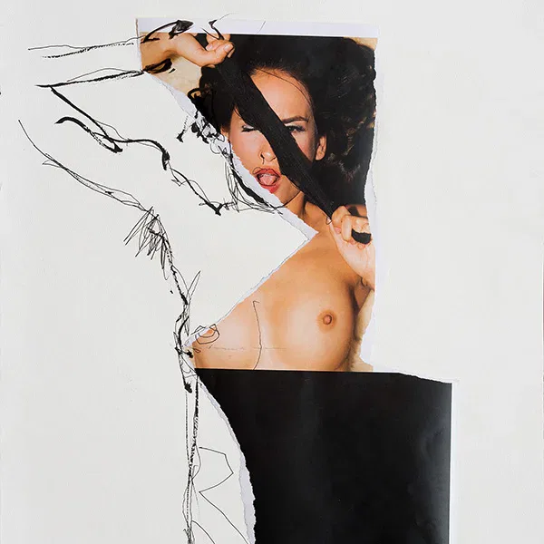 Collage mit gerissener Fotografie, Tuschelinien und einer sichtbaren Brust – zeitgenössische Collagenkunst auf Papier.