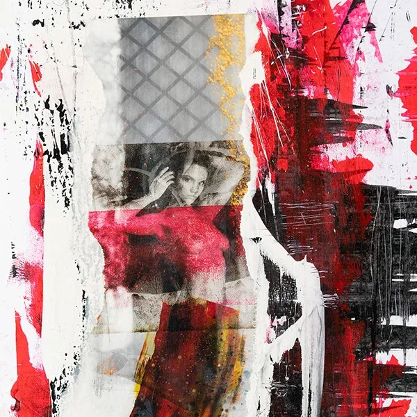 Schwarz-Weiß-Fotografie mit roter und schwarzer Übermalung – zeitgenössische Collagenkunst auf Karton.