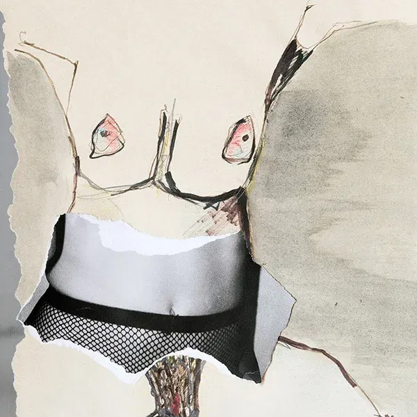 Collage mit angedeutetem Frauenkörper, Netzstoff und Wachsmalstift-Konturen – zeitgenössische Collagenkunst auf Karton.