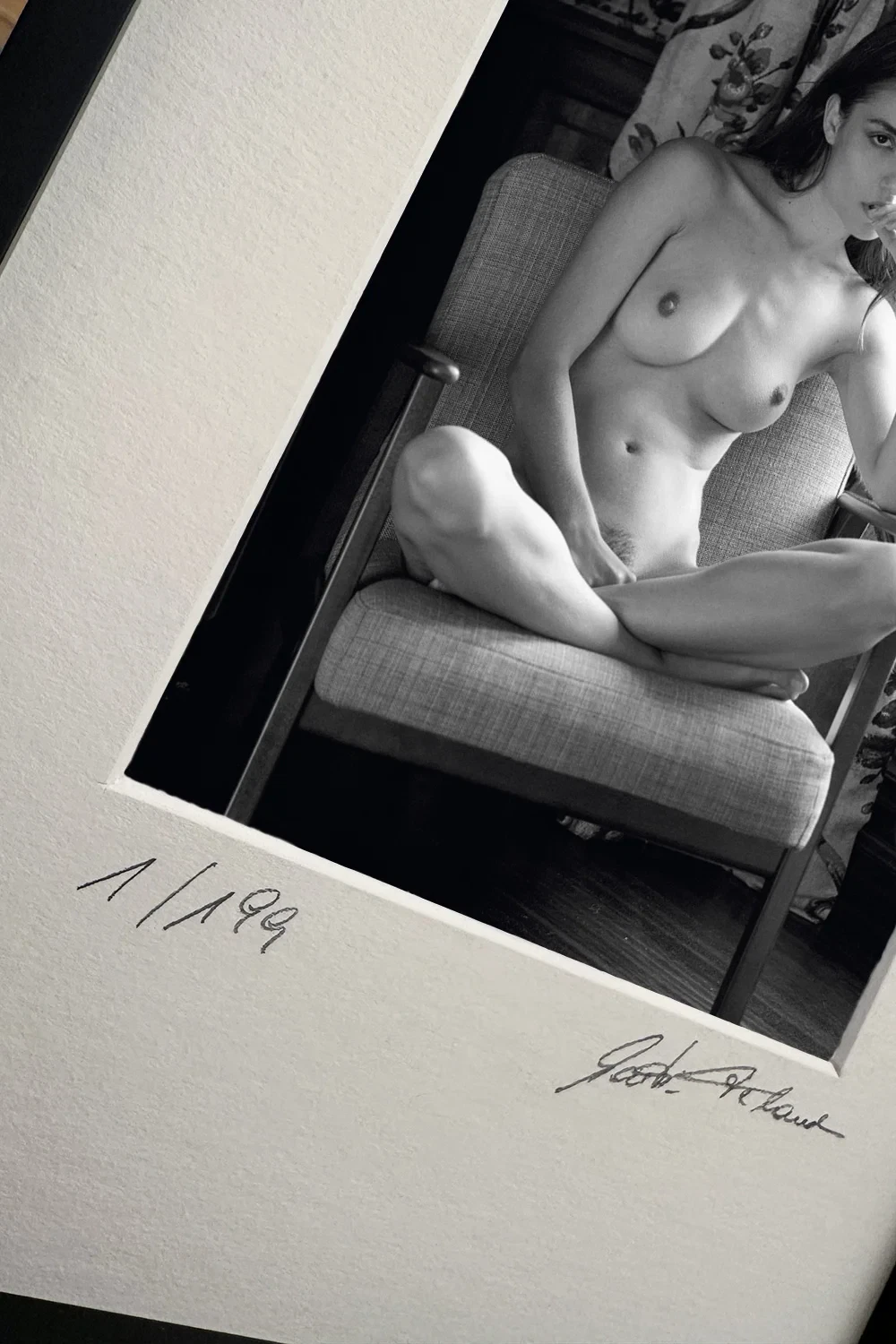 „We Had a Safe Word. She Forgot.“ – Detailansicht des Prints (Ausschnitt) – limitierte fine art aktfotografie