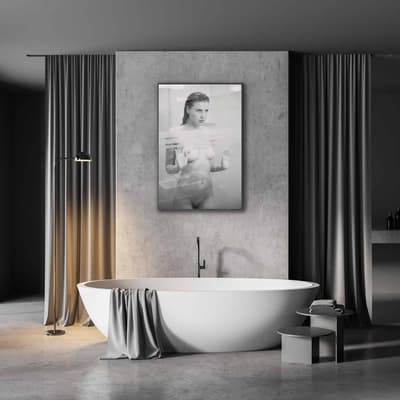 Badezimmer mit erotischer sw Fotografie von Martin Wieland Badezimmer mit erotischer sw Fotografie von Martin Wieland